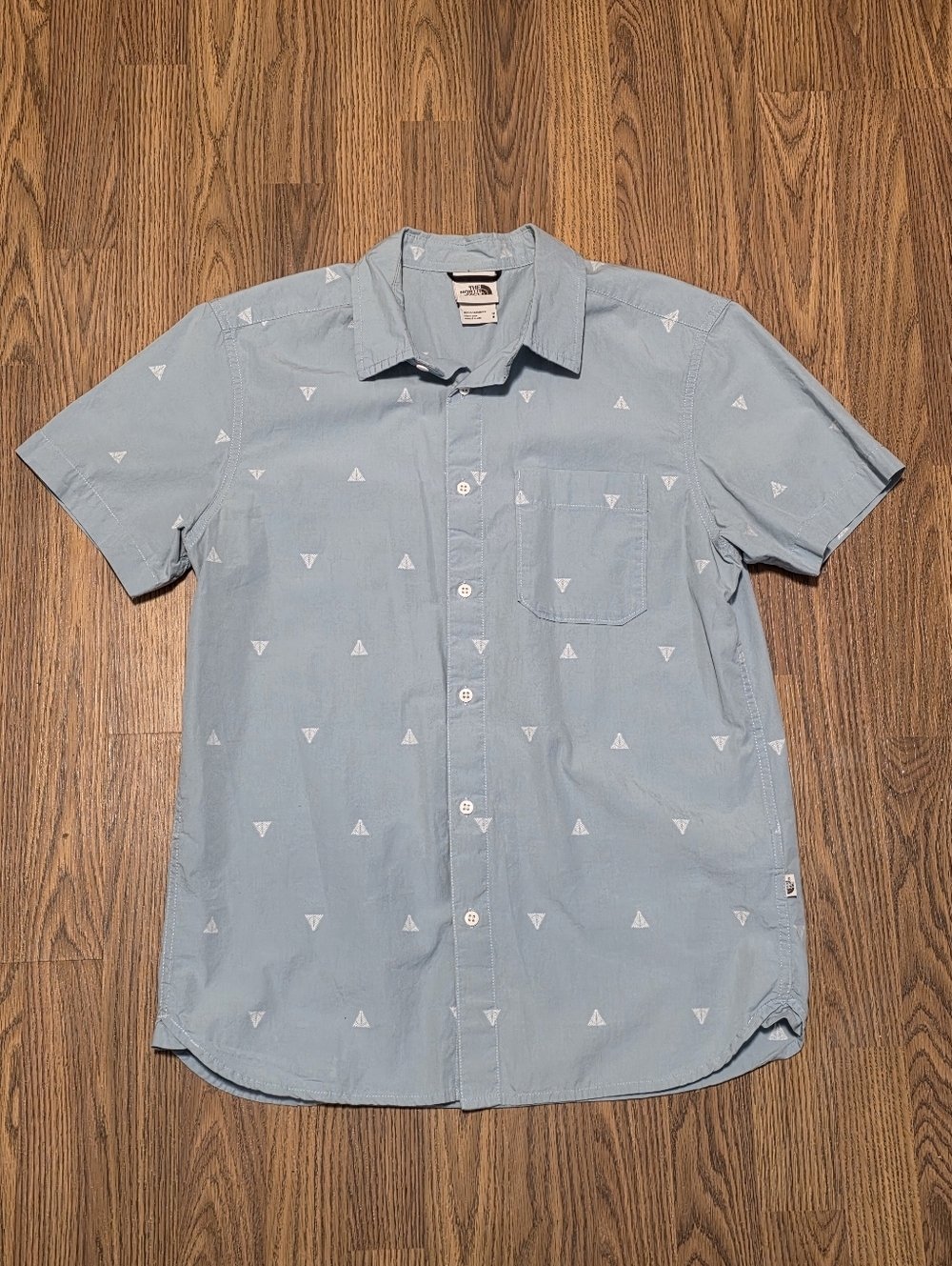 The North Face Men's Medium Short Sleeve Button Down Shirt Light Blue Tree Print